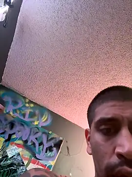 Snapshot of busnfatnutsLildee chatting on December 5, 2:20 am busnfatnutsLildee online show from December 5, 2:20 am