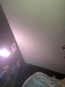 Snapshot of busnfatnutsLildee chatting on December 5, 8:27 pm busnfatnutsLildee online show from December 5, 8:27 pm