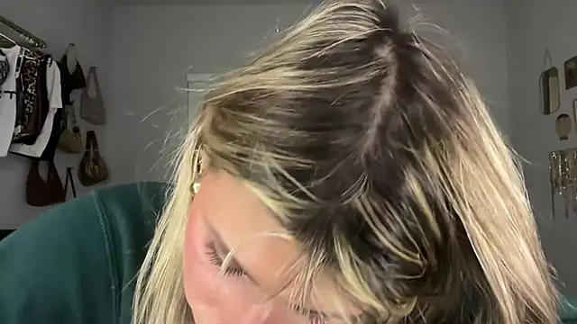 AnnGrayson online show from October 29, 12:24 am