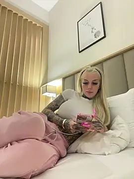 paulinaalatalo online show from February 2, 5:22 pm