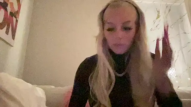 paulinaalatalo online show from February 9, 7:07 pm