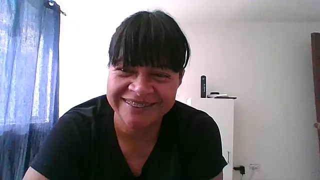 Snapshot of adri89-g chatting on April 4, 1:52 pm adri89-g online show from April 4, 1:52 pm