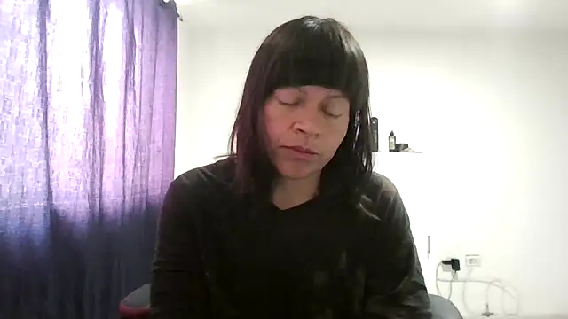 Snapshot of adri89-g chatting on June 8, 3:45 pm adri89-g online show from June 8, 3:45 pm
