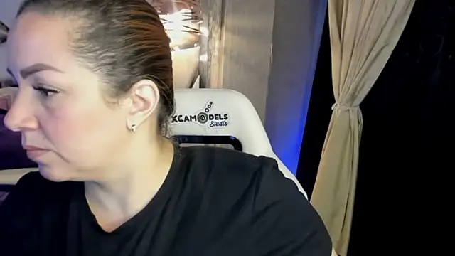 Snapshot of alexiaystive3 chatting on October 1, 4:02 pm alexiaystive3 online show from October 1, 4:02 pm