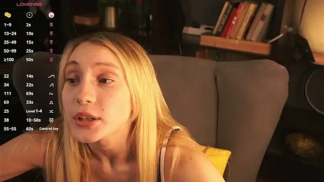 Snapshot of ellliefrost chatting on September 22, 1:02 pm ellliefrost online show from September 22, 1:02 pm