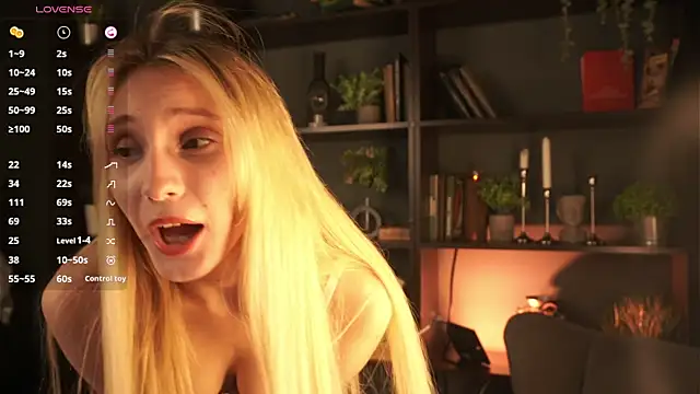 Snapshot of ellliefrost chatting on September 24, 1:25 pm ellliefrost online show from September 24, 1:25 pm