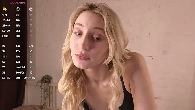 Snapshot of ellliefrost chatting on October 1, 2:56 pm ellliefrost online show from October 1, 2:56 pm