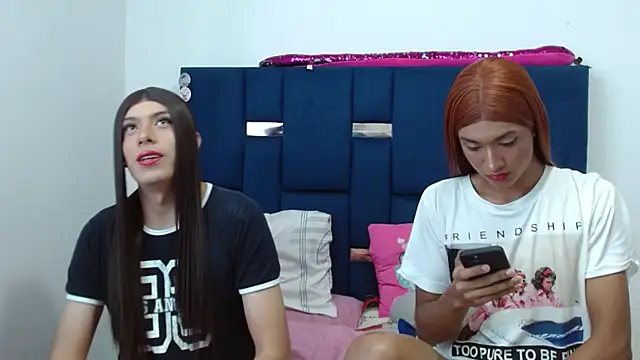 Snapshot of PinkLuna_LolaBloom chatting on January 17, 6:00 pm PinkLuna LolaBloom online show from January 17, 6:00 pm