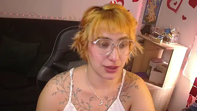 Miacatsito3 online show from June 13, 8:18 pm