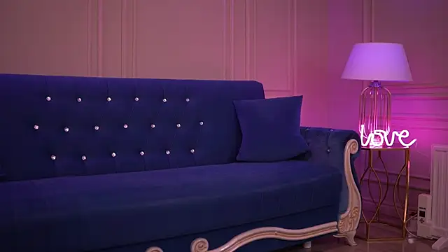 KatieHayes online show from February 5, 7:18 pm