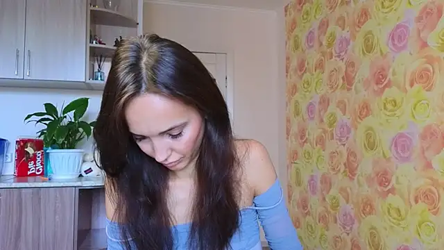 Lillian-Clark online show from November 13, 5:50 am