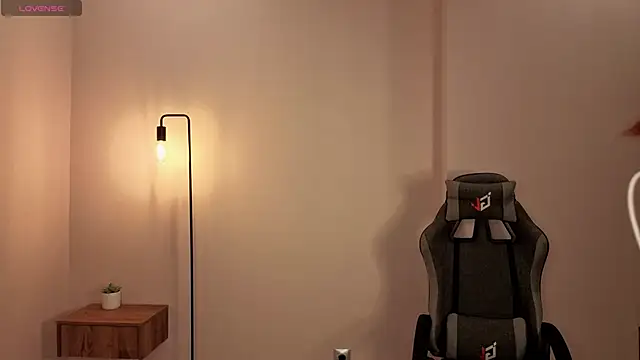 Frences Eyes online show from November 12, 2:39 pm