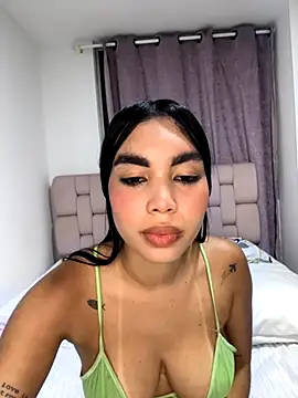 Snapshot of karolaalcendra chatting on October 17, 4:15 am karolaalcendra online show from October 17, 4:15 am