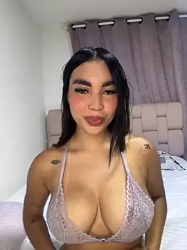 Snapshot of karolaalcendra chatting on October 21, 3:51 am karolaalcendra online show from October 21, 3:51 am