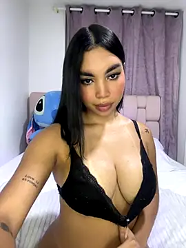 Snapshot of karolaalcendra chatting on November 23, 4:45 am karolaalcendra online show from November 23, 4:45 am