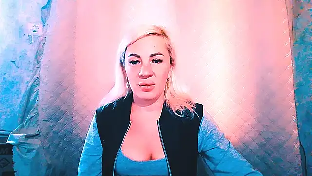 EmmaCat  online show from September 16, 5:19 am