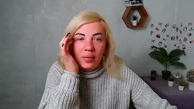 EmmaCat  online show from October 10, 4:00 am