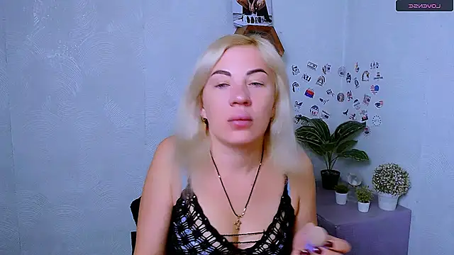 EmmaCat  online show from October 16, 4:13 am