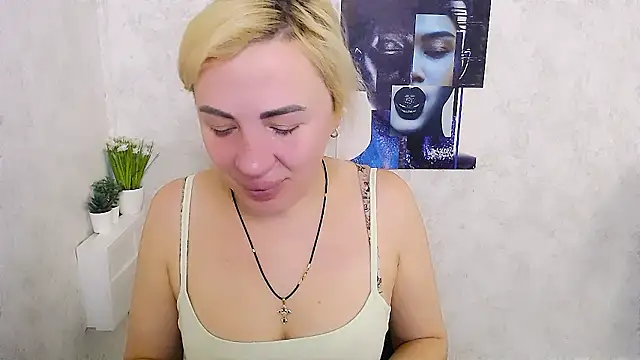 EmmaCat  online show from February 3, 6:40 am