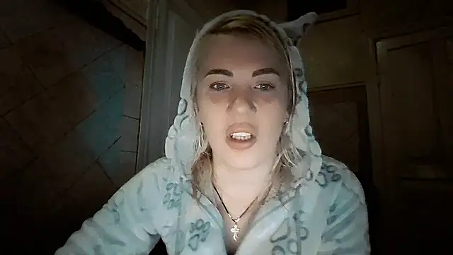 Snapshot of EmmaCat_ chatting on February 14, 4:15 pm EmmaCat online show from February 14, 4:15 pm