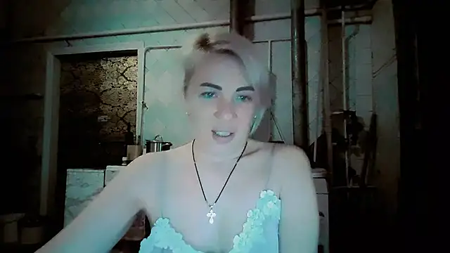 Snapshot of EmmaCat_ chatting on February 15, 10:47 am EmmaCat online show from February 15, 10:47 am