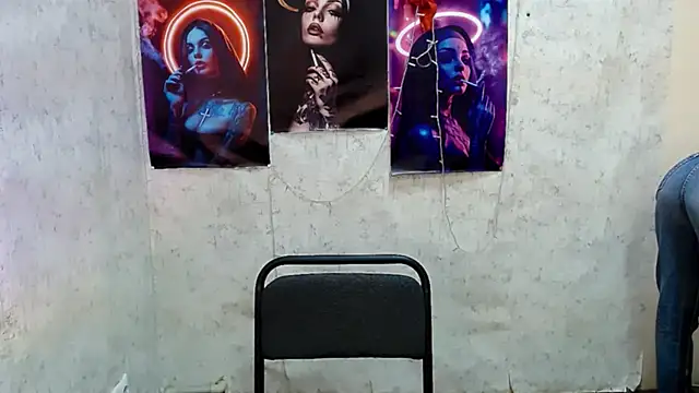 Snapshot of EmmaCat_ chatting on February 26, 5:28 am EmmaCat online show from February 26, 5:28 am