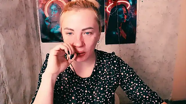 Snapshot of EmmaCat_ chatting on March 4, 5:35 am EmmaCat online show from March 4, 5:35 am