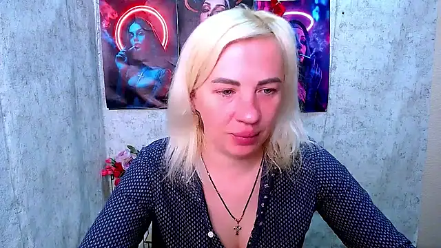 Snapshot of EmmaCat_ chatting on March 20, 6:18 am EmmaCat online show from March 20, 6:18 am