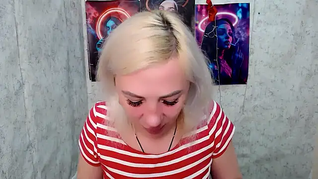 Snapshot of EmmaCat_ chatting on April 9, 5:07 am EmmaCat online show from April 9, 5:07 am