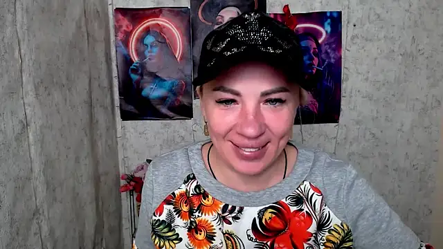 Snapshot of EmmaCat_ chatting on April 11, 4:50 am EmmaCat online show from April 11, 4:50 am