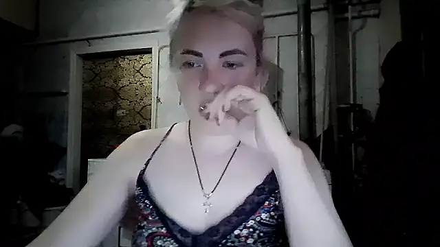 Snapshot of EmmaCat_ chatting on April 17, 12:08 pm EmmaCat online show from April 17, 12:08 pm
