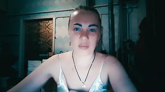 Snapshot of EmmaCat_ chatting on April 20, 3:59 pm EmmaCat online show from April 20, 3:59 pm