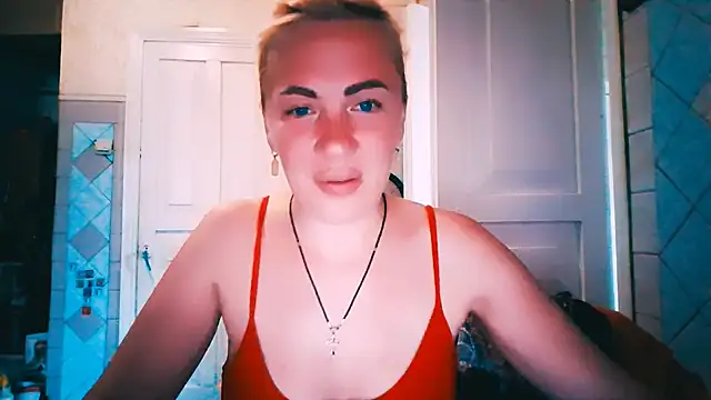 Snapshot of EmmaCat_ chatting on June 9, 10:38 am EmmaCat online show from June 9, 10:38 am
