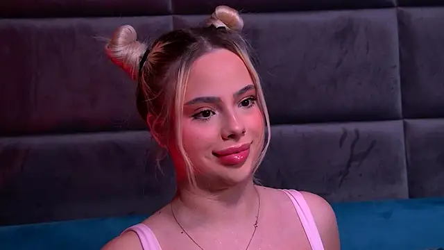 YssabelFox online show from December 4, 2:15 pm