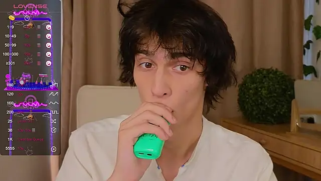 Snapshot of va1ora chatting on September 13, 12:27 pm va1ora online show from September 13, 12:27 pm