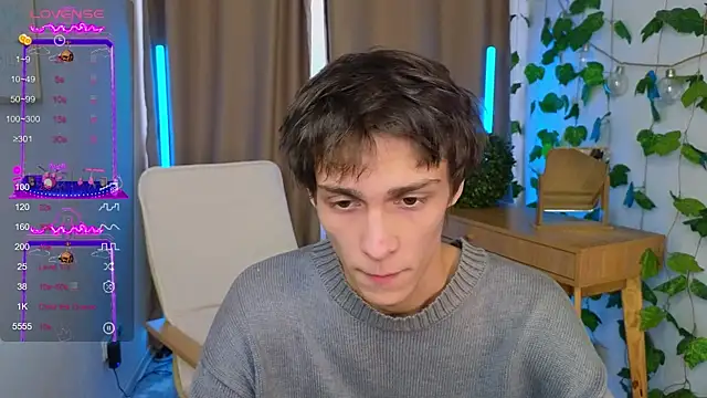 Snapshot of va1ora chatting on October 8, 12:14 pm va1ora online show from October 8, 12:14 pm