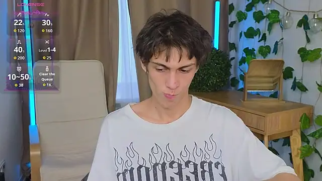 Snapshot of va1ora chatting on October 9, 12:25 pm va1ora online show from October 9, 12:25 pm