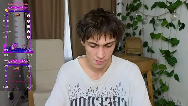 Snapshot of va1ora chatting on October 11, 12:26 pm va1ora online show from October 11, 12:26 pm