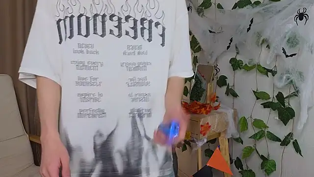 Snapshot of va1ora chatting on October 29, 12:29 pm va1ora online show from October 29, 12:29 pm