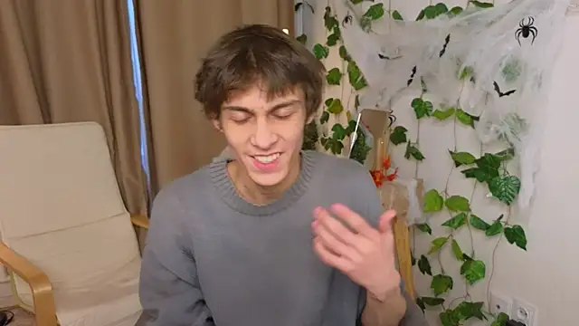 Snapshot of va1ora chatting on October 30, 12:28 pm va1ora online show from October 30, 12:28 pm