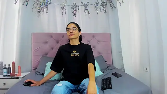 EthanBlackwoodd online show from December 15, 8:02 pm