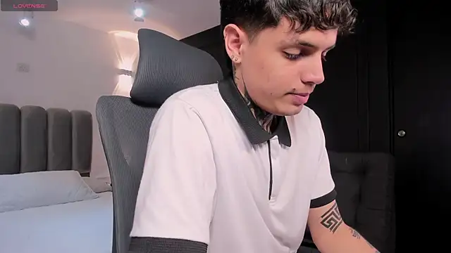 Declan-Fox online show from September 21, 4:03 am