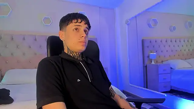 Declan-Fox online show from October 19, 4:35 am