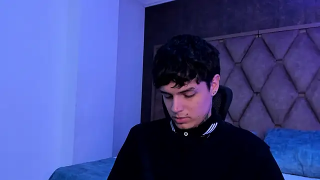 Declan-Fox online show from February 5, 3:44 am