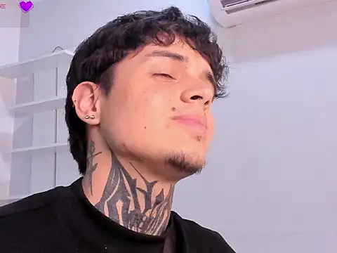 Declan-Fox online show from February 6, 3:55 am