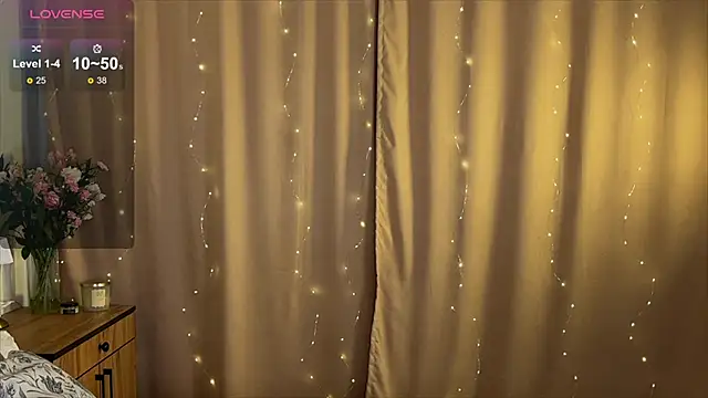 Snapshot of Amelia_Ray_ chatting on December 19, 5:47 am Amelia Ray online show from December 19, 5:47 am