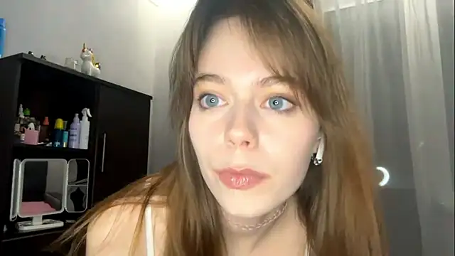 Snapshot of YourLittleElfie chatting on September 16, 3:57 pm YourLittleElfie online show from September 16, 3:57 pm