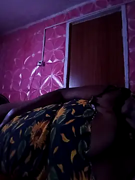 Snapshot of Rosabela04 chatting on February 15, 11:45 pm Rosabela04 online show from February 15, 11:45 pm