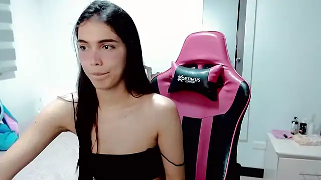 Snapshot of littleeva_ chatting on September 27, 12:48 am littleeva online show from September 27, 12:48 am