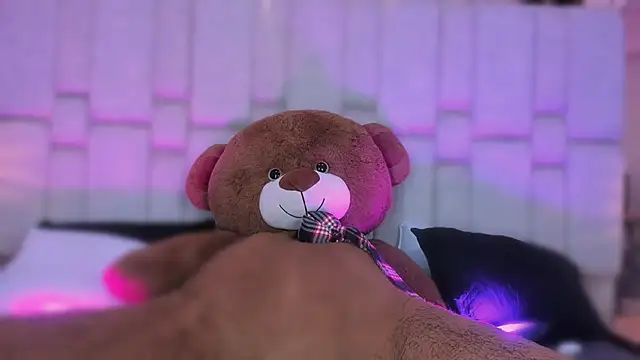 Snapshot of _GigiDoll_ chatting on October 17, 11:57 am GigiDoll online show from October 17, 11:57 am